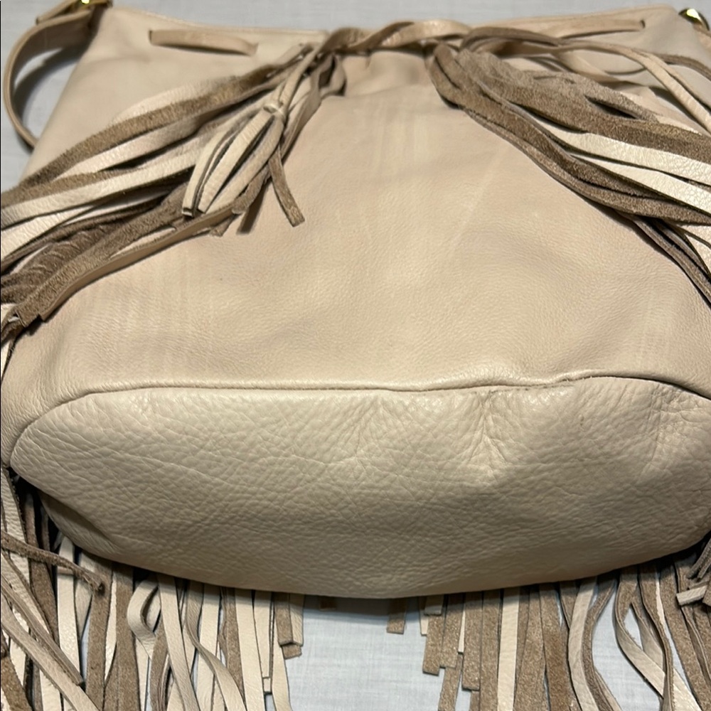 Below the Belt Fringe Cream Leather Bag - Picture 4 of 13